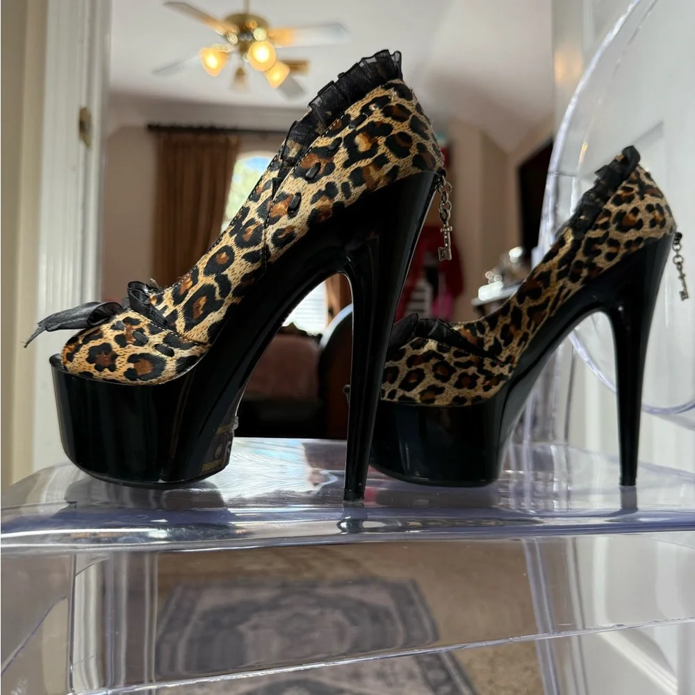 Elegant Leopard Print Stiletto Heels 👠 Foxy Lady Leopard 🐆 - Picture 4 of 9